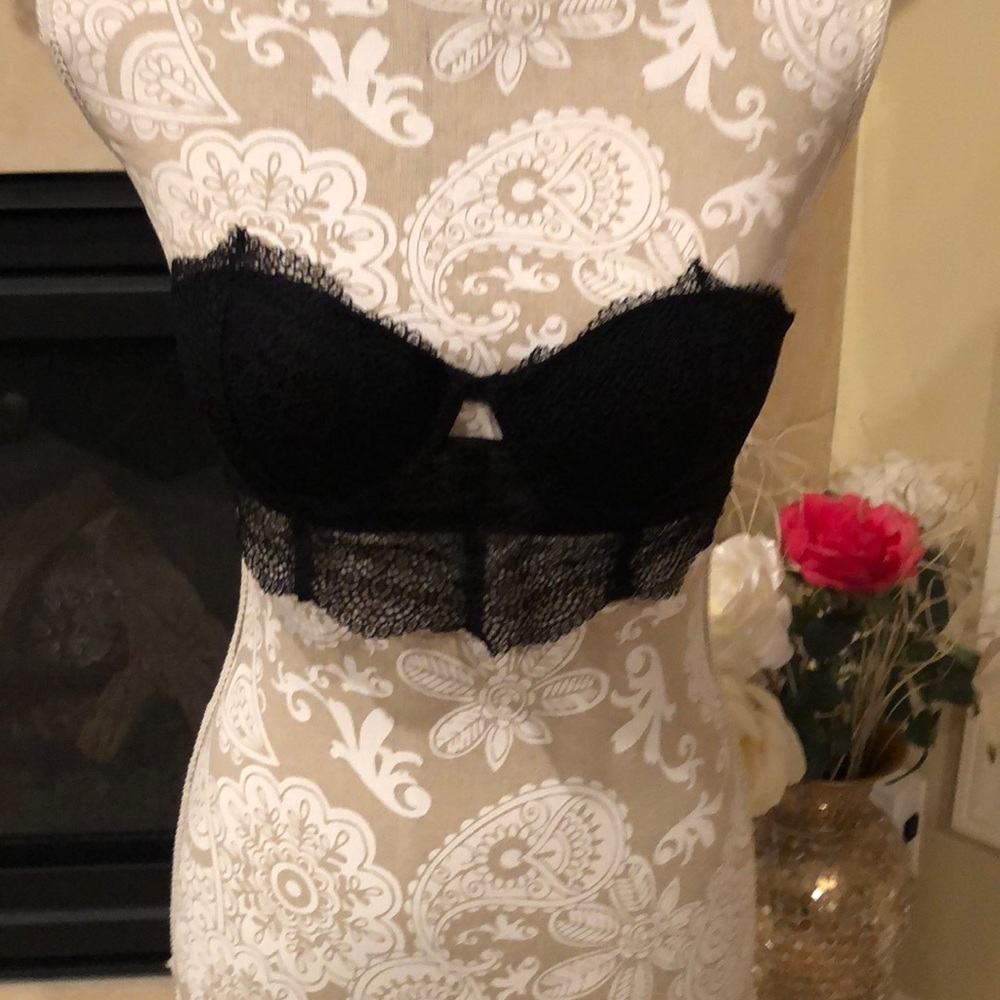 Black Lace Strapless Bra